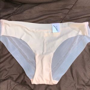 Invisible edge bikini panties